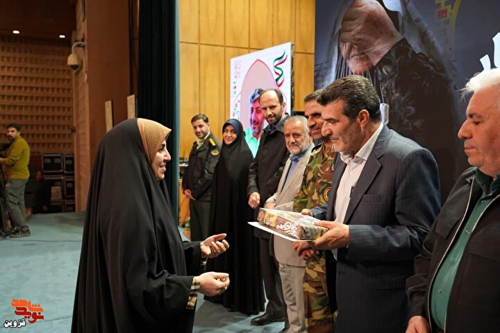 گزارش تصویری | تجلیل از مادران و همسران شهدای قزوین
