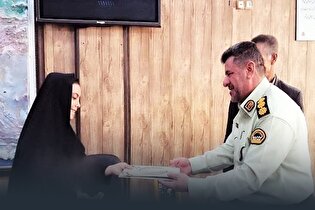 جانشین انتظامی از همسر شهیدمحمدپور شیخعلی تجلیل...