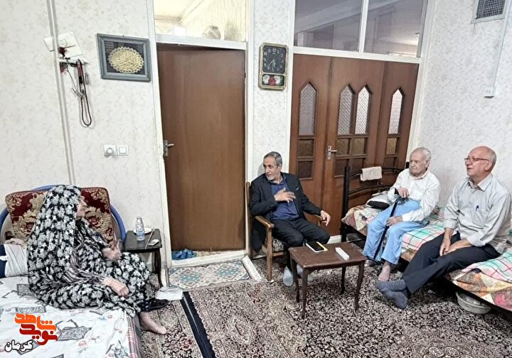 مدیرکل بنیاد شهید کرمان با خانواده چهار شهید والامقام شهر کرمان دیدار کرد