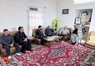 دیدار مدیرکل بنیاد کرمان با خانواده‌های شهدا و...