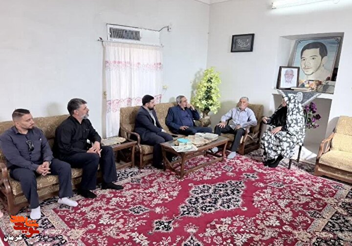 دیدار مدیرکل بنیاد کرمان با خانواده‌های شهدا و جانبازان روستای سعدی