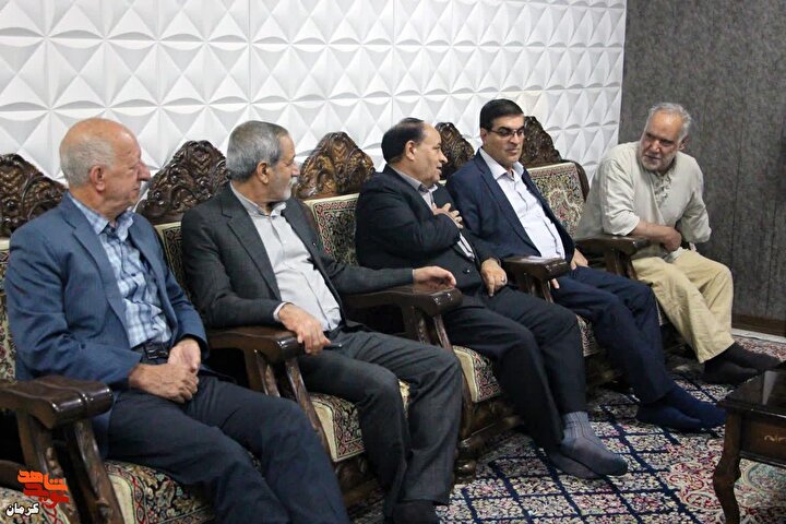تکریم قهرمانان حماسه؛ دیدار مسئولان کرمان با چهار تن از ایثارگران و جانبازان...