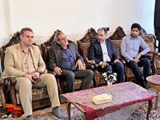 دیدار مدیرکل بنیاد شهید کرمان با خانواده‌های سه...