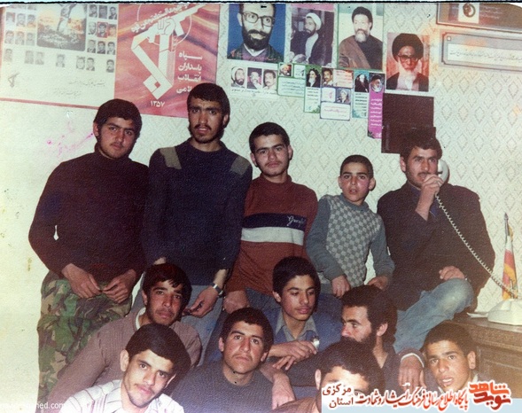 ایستاده از چپ:شهید محمد حسن محمدی - محمد داودآبادی- مصطفی میرزایی- محمد دربندی- علی کاظمی
نشسته از چپ: حسین اناری- شهید حسین زمانیان - شهید اصغر فتاحی - حسین حرآبادی - محمد راستگردانی - محمد نادری