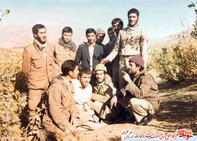 از چپ: ایستاده: محمود نیک نژاد - شهید علیرضا قربانعلی - محمد پرستار - شهید حسین مصدق - حسین زارع - عباس شعبانی. نشسته: سیف الله اسماعیلی - مرتضی پرپوچی - سید عباس هدایتی - شهید موسی تفرشی