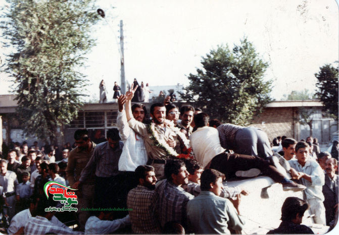 لحظات بازگشت آزادگان چهارمحال و بختیاری به میهن اسلامی 