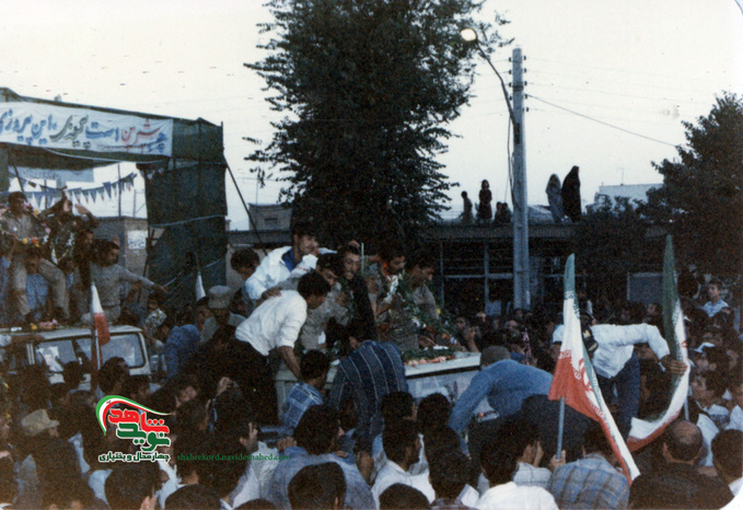 لحظات بازگشت آزادگان چهارمحال و بختیاری به میهن اسلامی 
