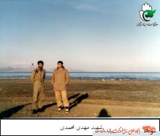سمت چپ تصیور شهید