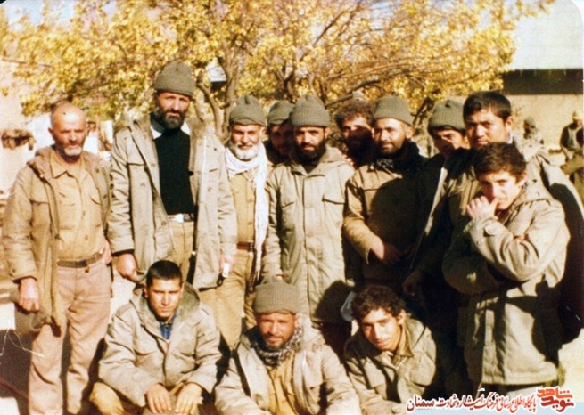 نفر دوم ایستاده از چپ شهید محمدحسن فراتی