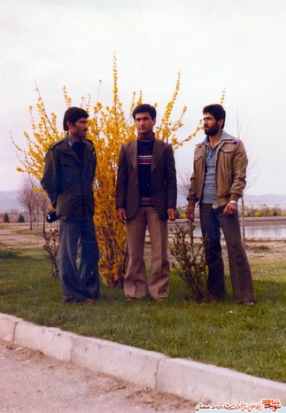 نفر اول از راست شهید احمد امی