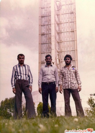 نفر اول از راست شهید احمد امی