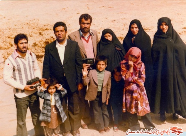 نفر اول از چپ شهید احمد امی
