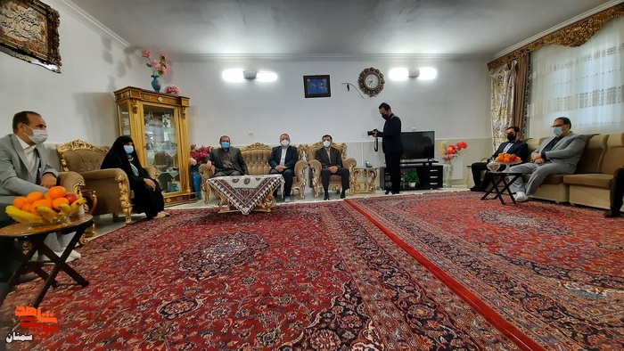 دیدار مسئولان با مادر گرامی شهید والامقام حسن خیرآبادی - بیست و دوم اسفند ۱۴۰۰ روستای خیرآباد سمنان