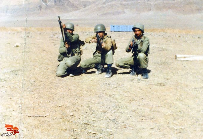 نفر وسط: شهید علی اکبر احمدی