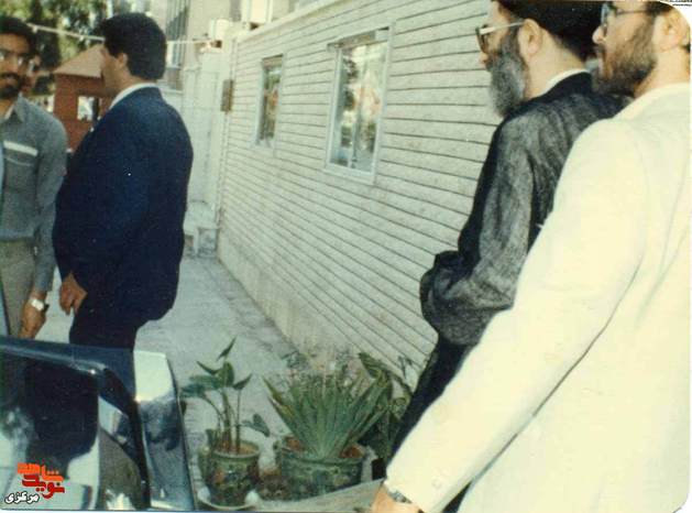 نقان معظم رهبری در حال رفتن به لبنان به همراه محافظ ایشان علامعباس برزگر