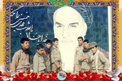 نفر سوم از چپ شهید عباس جمال