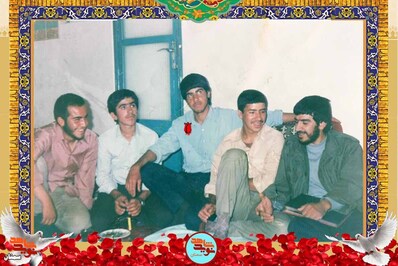 نفر وسط شهید عباس جمال