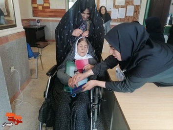 مادر شهید رزنی