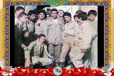 نفر سوم از چپ شهید حسین یحیی